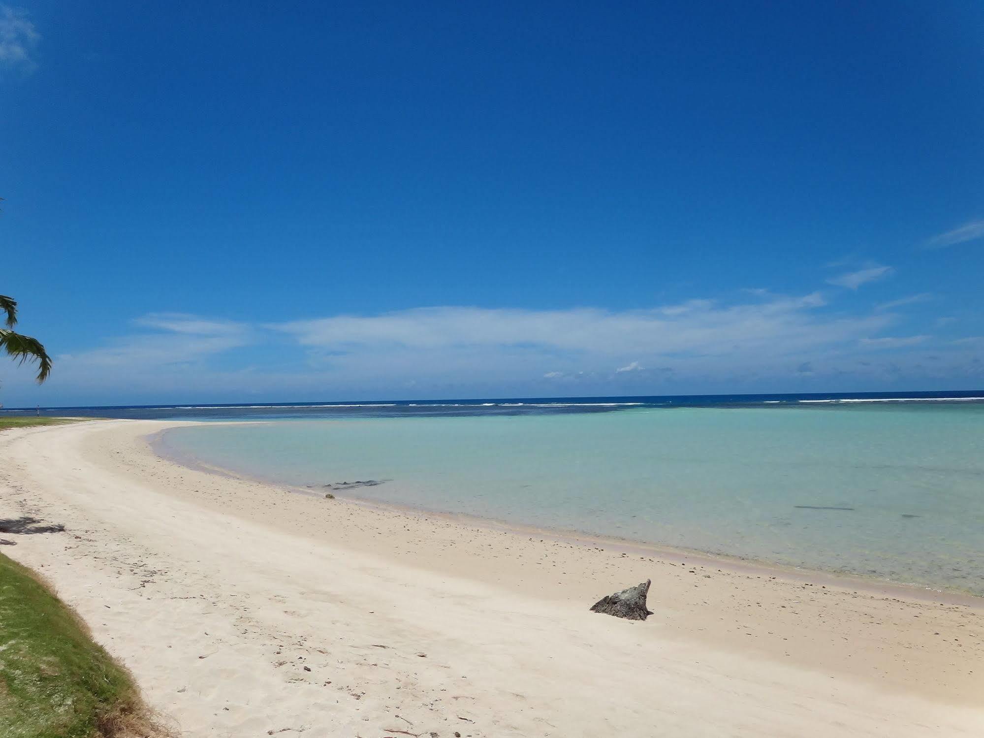 Tailua Beach Fales Manase Extérieur photo