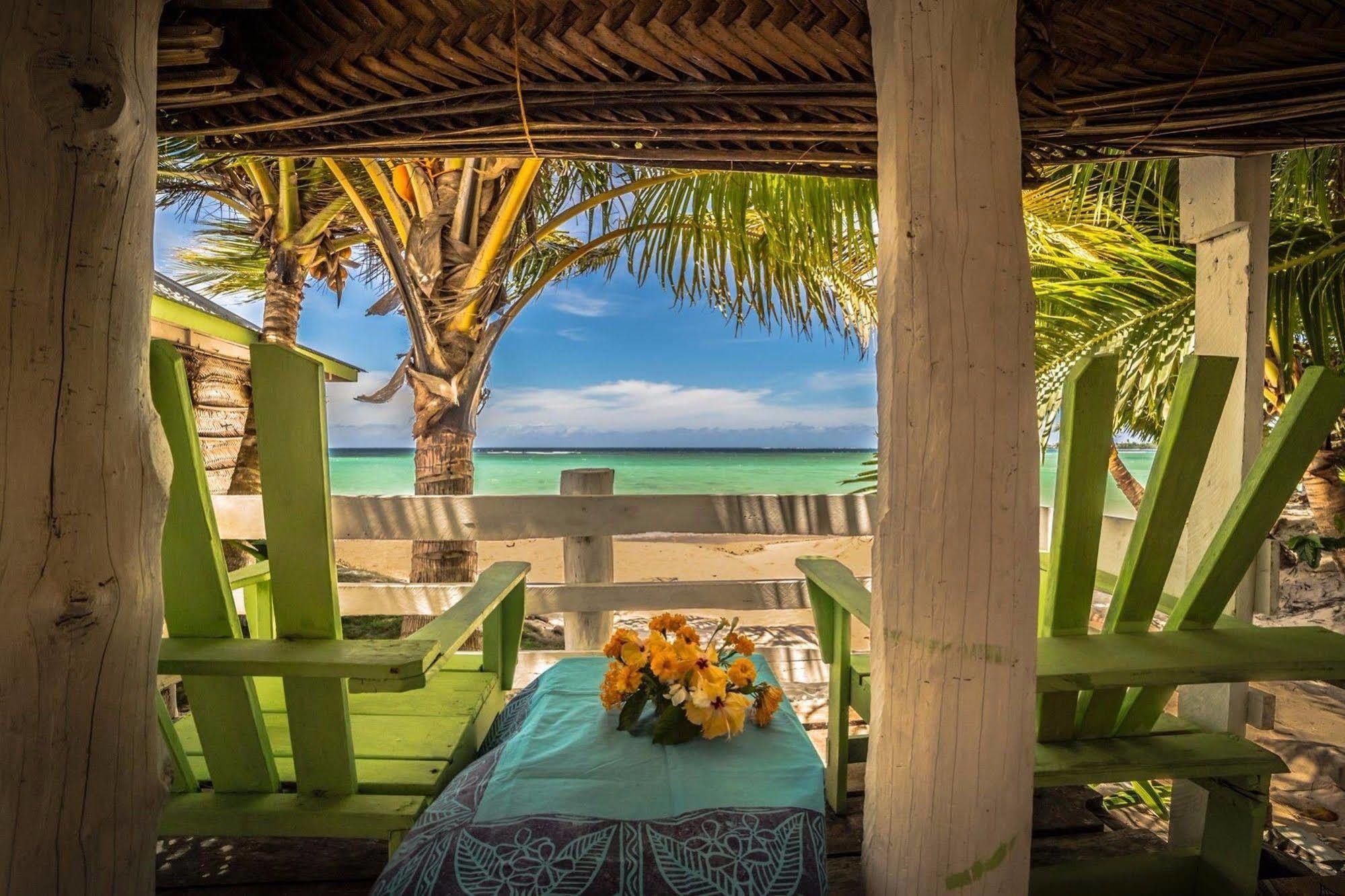 Tailua Beach Fales Manase Extérieur photo