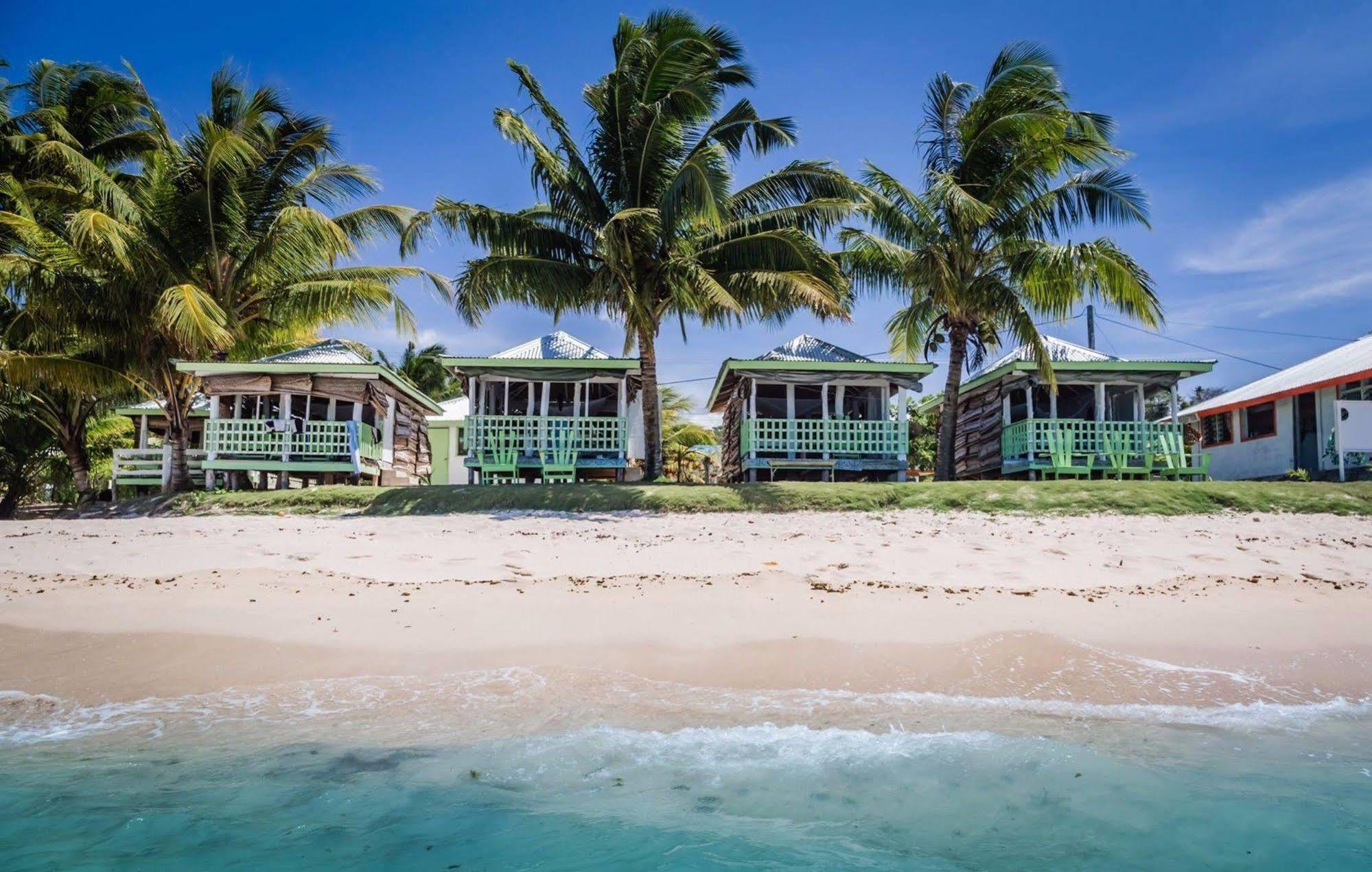 Tailua Beach Fales Manase Extérieur photo