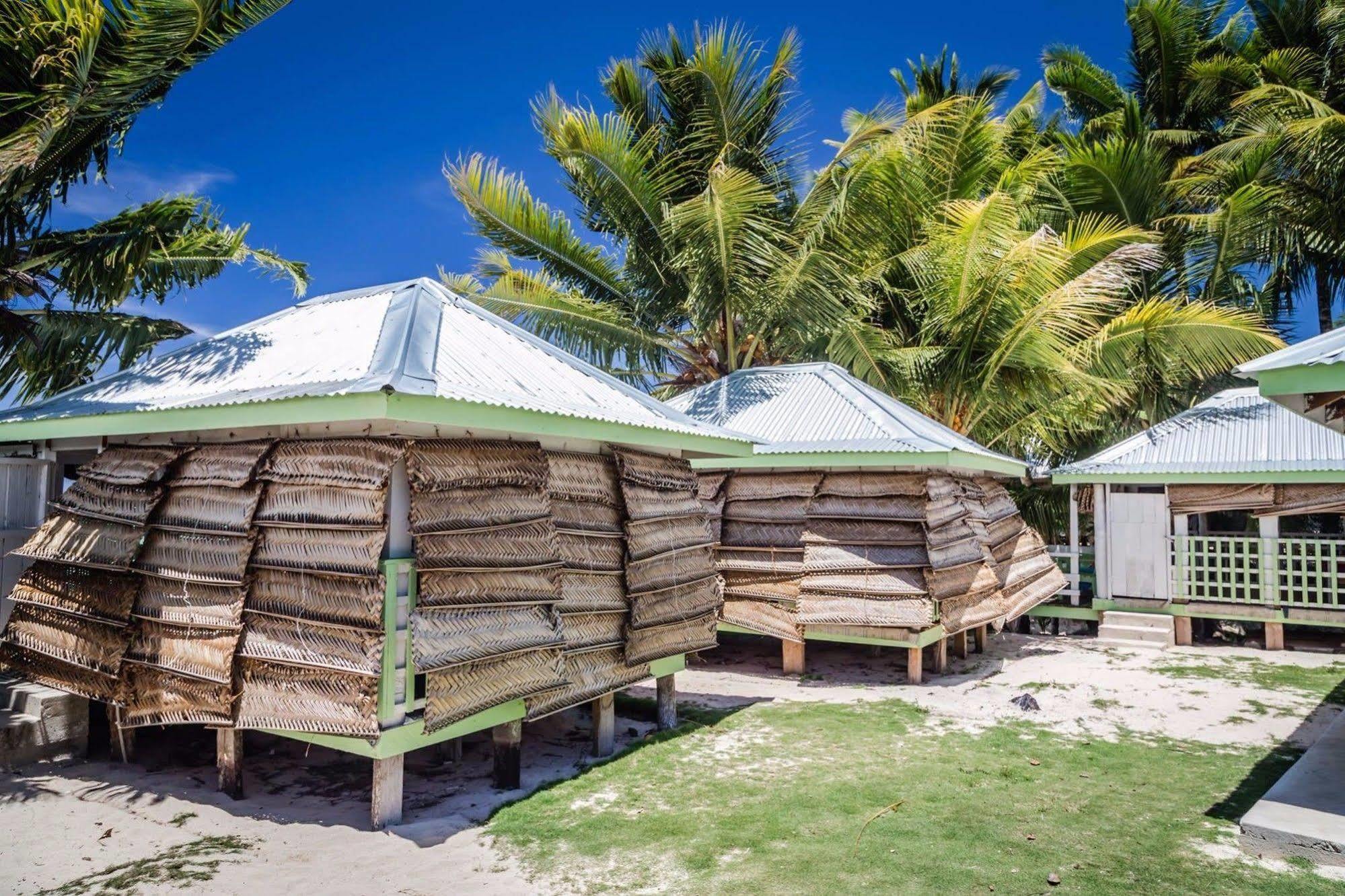 Tailua Beach Fales Manase Extérieur photo