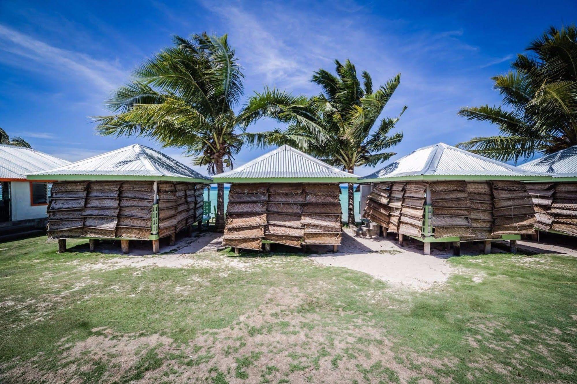 Tailua Beach Fales Manase Extérieur photo