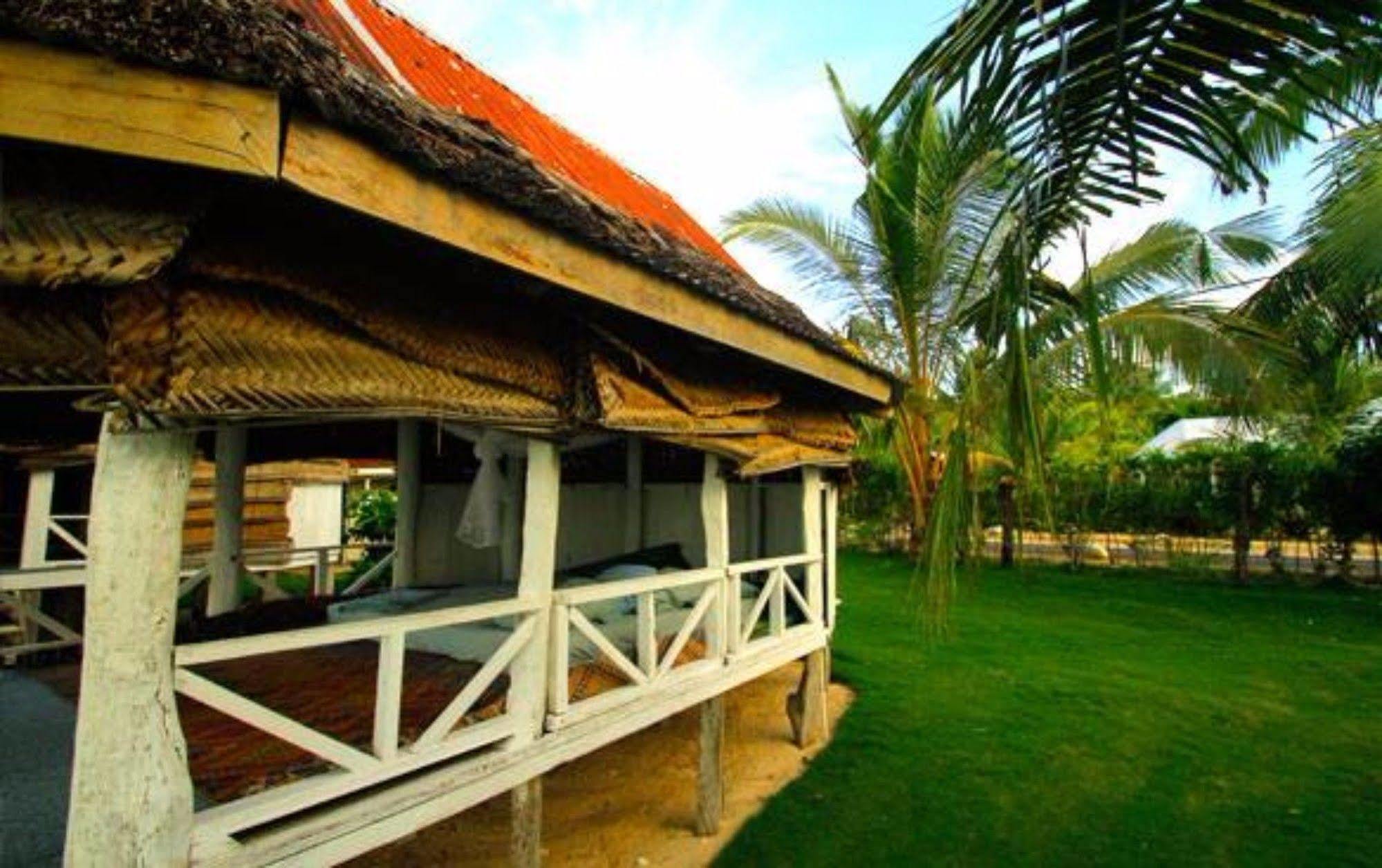 Tailua Beach Fales Manase Extérieur photo